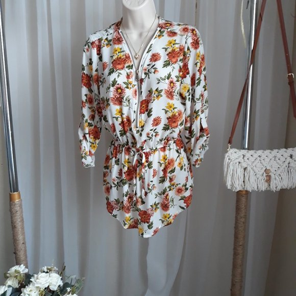 WOMEN'S FLORAL BLOUSE / SIZE SMALL / BRAND rue 21 - Picture 1 of 8